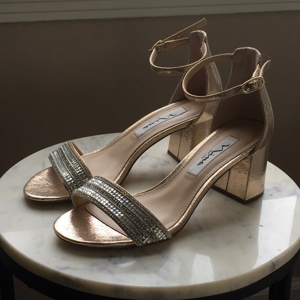 Nina Elenora Sandal in Taupe Metallic US size 6M